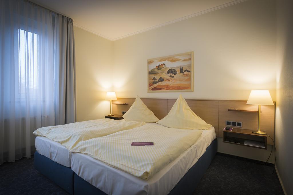 Hotel Luecke Райне Екстер'єр фото