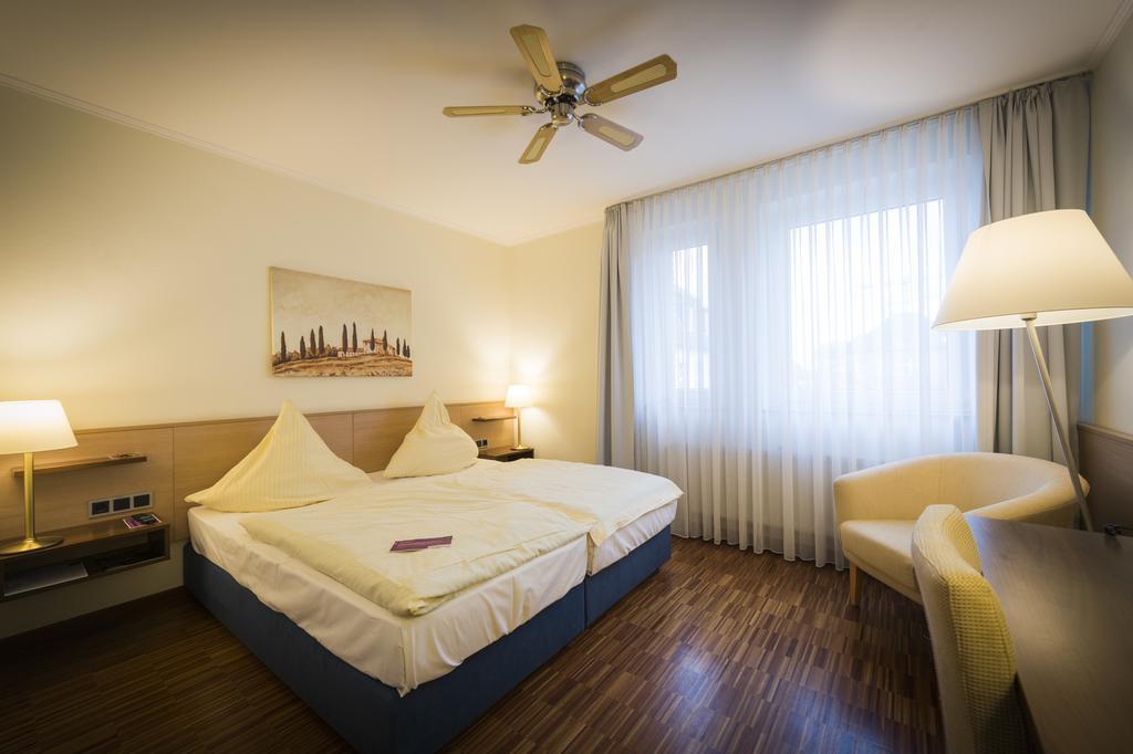Hotel Luecke Райне Екстер'єр фото